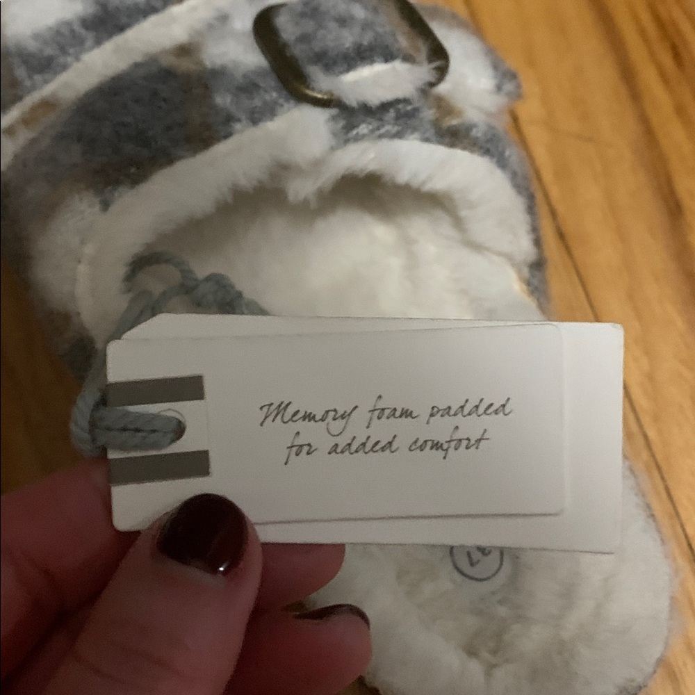 Slippers - Picture 5 of 6